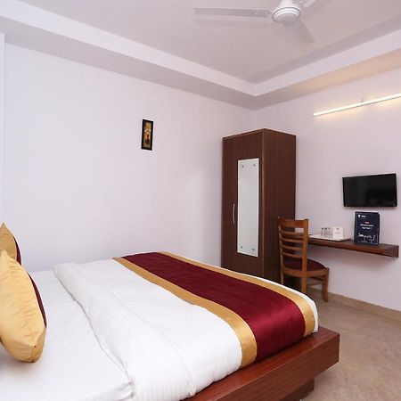 Capital O 12807 Amaira Hotel And Banquets Noida Exterior photo