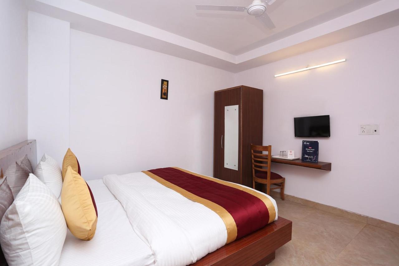 Capital O 12807 Amaira Hotel And Banquets Noida Exterior photo